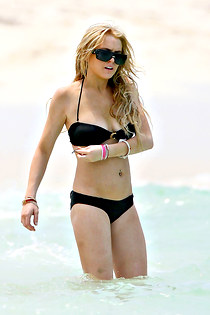 Wet Lindsay Lohan in sexy bikini